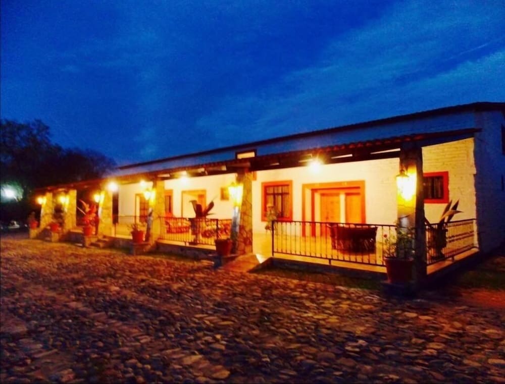 Guamúchil Parque Acuático & Cabañas