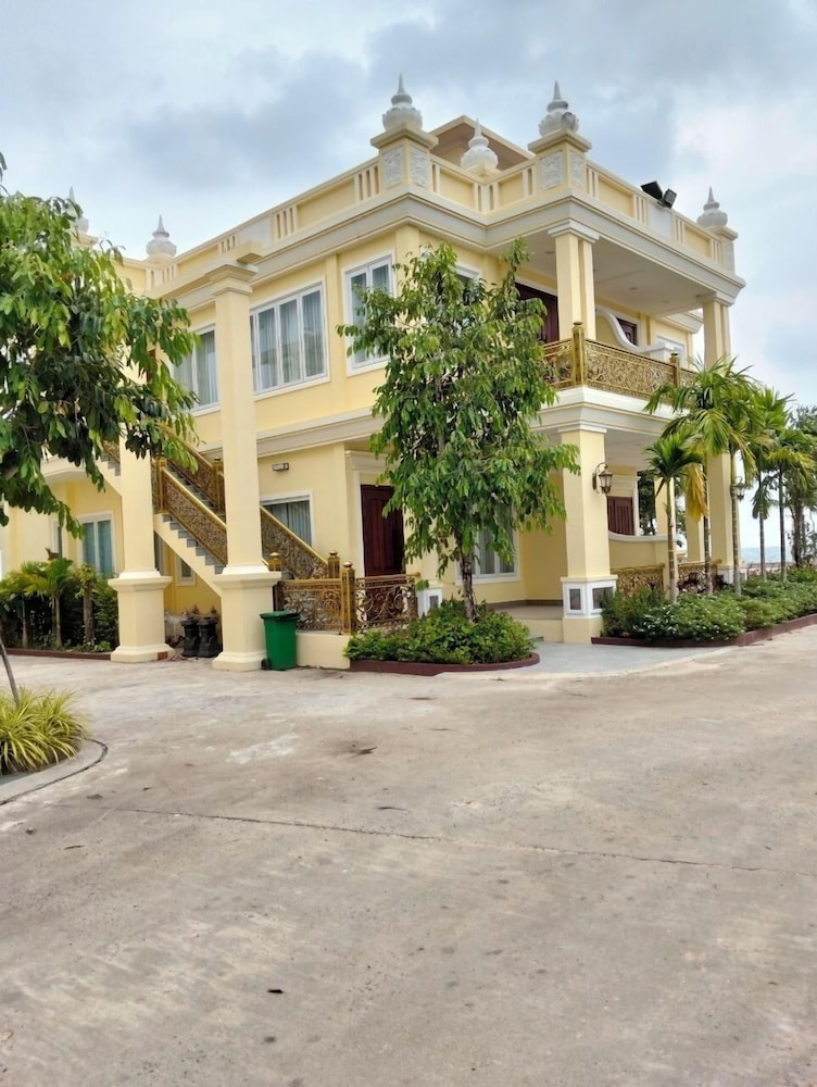 Try Palace Resort Sihanoukville