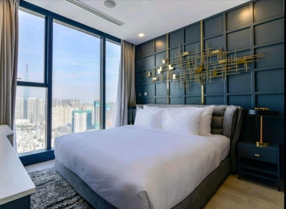 Oasis Vinhome Golden River Apt