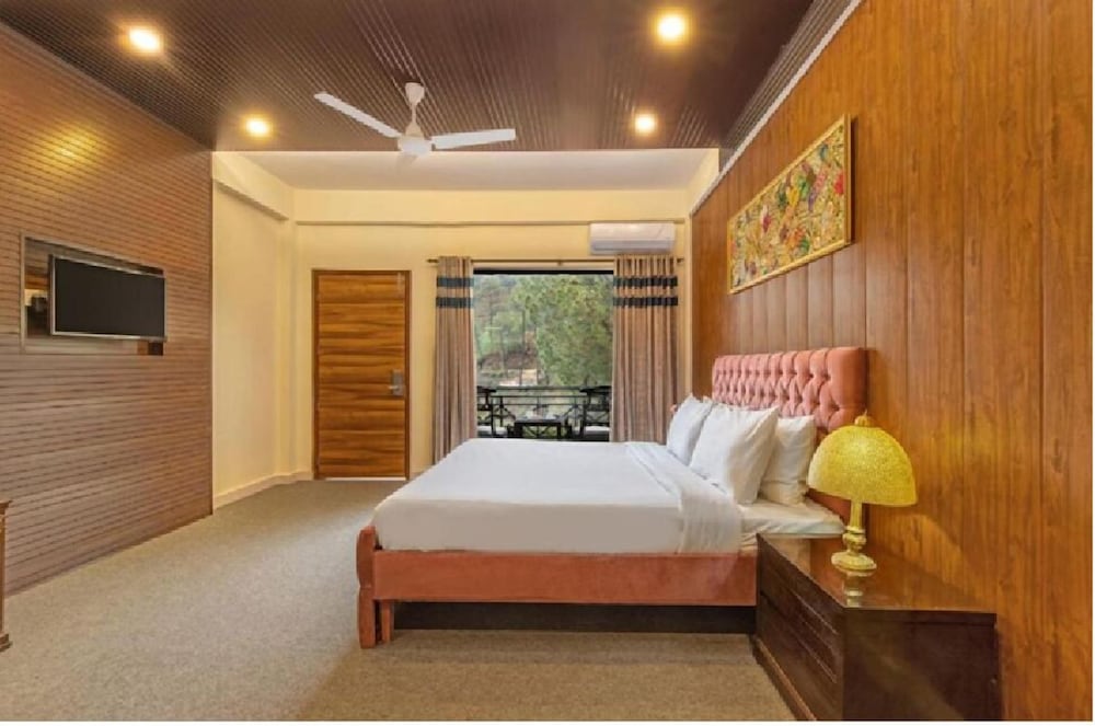Maple Resort Chail