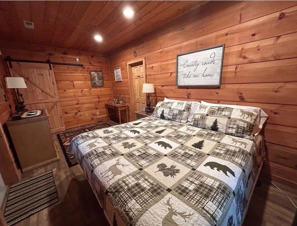 Riverside Retreat 4 Bedroom Cabin
