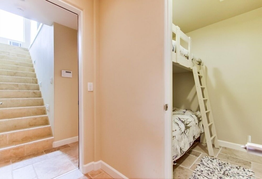 Manhattan Townhome #722