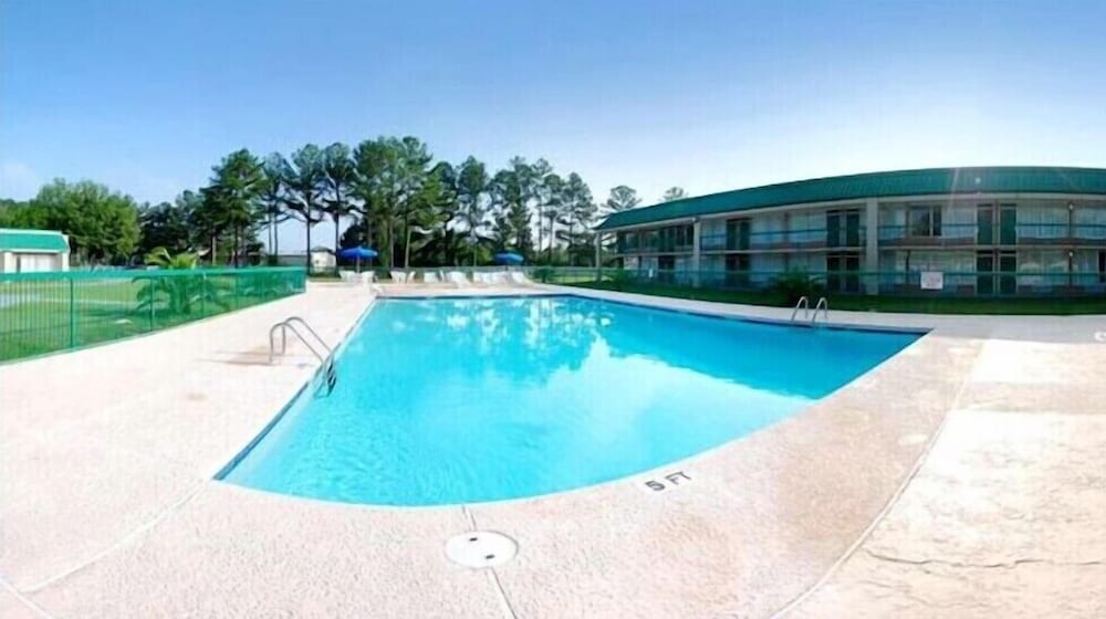 Travelers Inn Douglas By OYO US-441