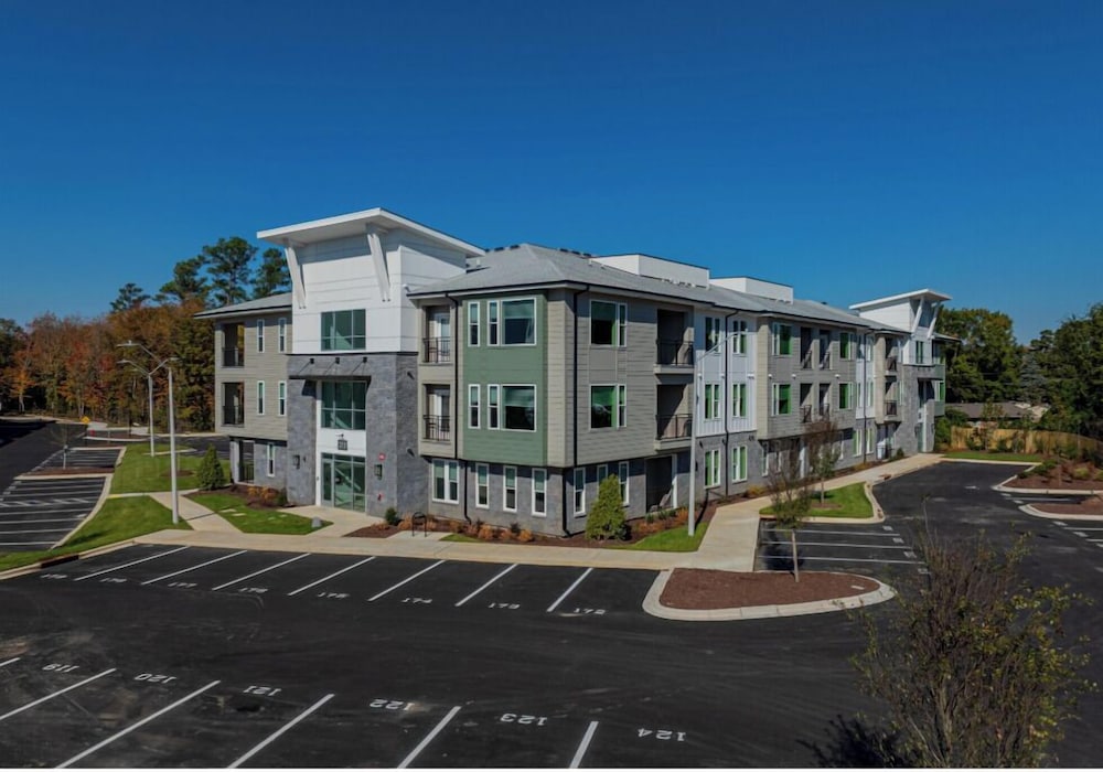 Landing Amazing 1bd, Clubhouse, Gym