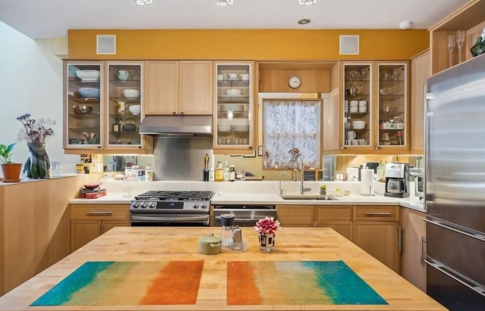 Surprisingly Unique 2br Urban Oasis W/ Sauna In Ny 2 Bedroom Home