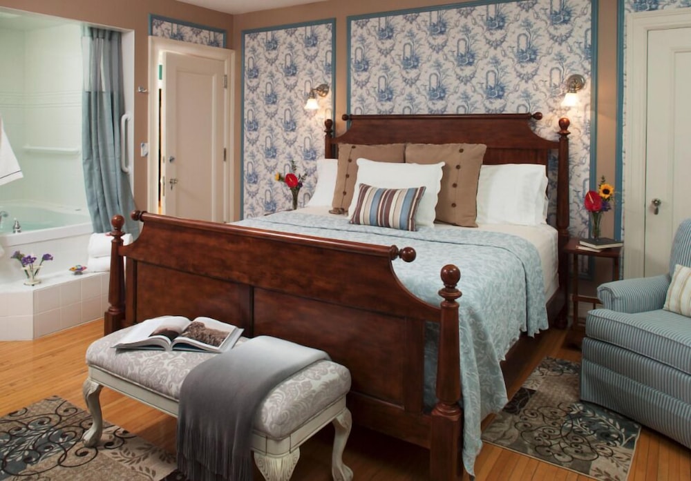 Historic Salyards Mansion by Heirloom Boutique Collection view 3