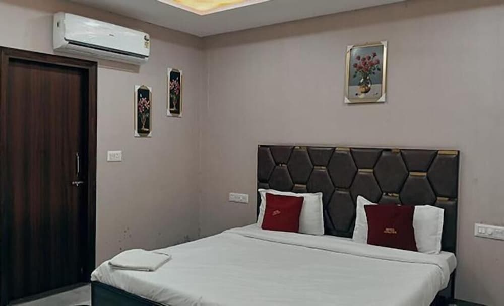 Fabhotel Red Pepper