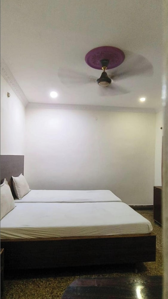 Brundavan NearVijayawada Railwaystation
