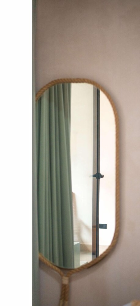 Guest INN Home - Elements Suites