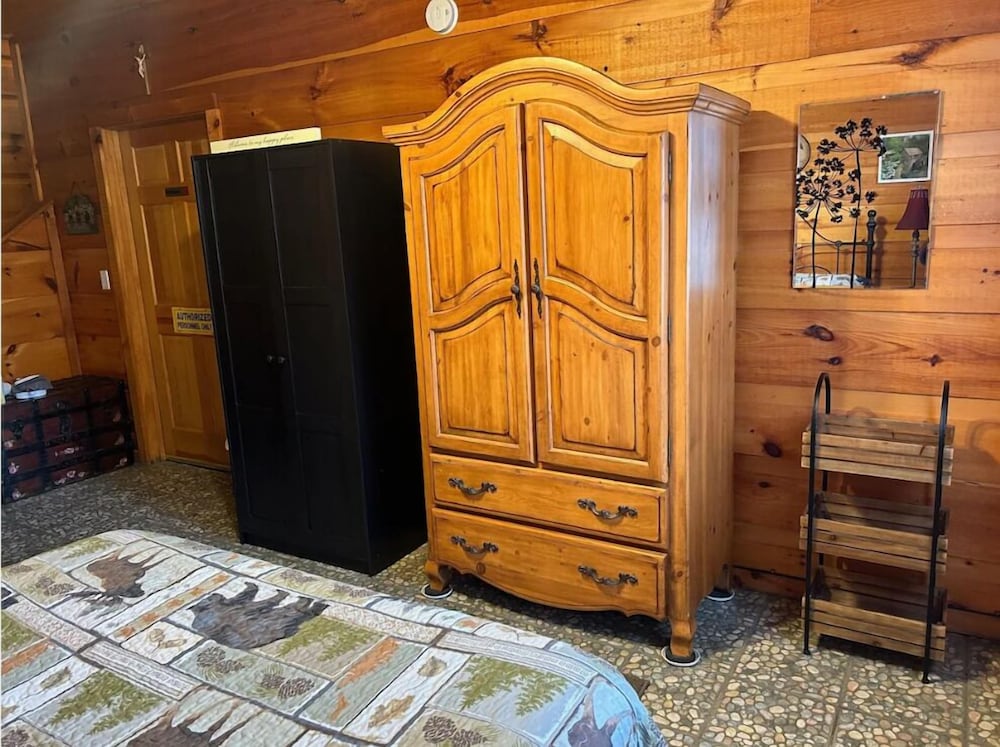 Riverside Retreat 4 Bedroom Cabin