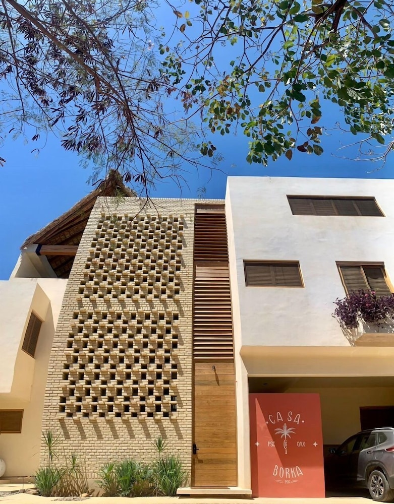 Casa Borka LUXURY FULLY FURNISHED BEACH CONDOS WITH POOL view 4