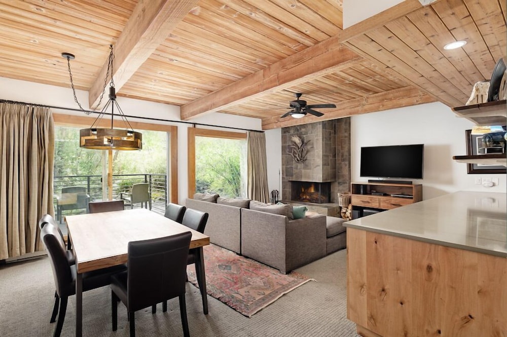 Chateau Eau Claire & Roaring Fork by Frias Properties
