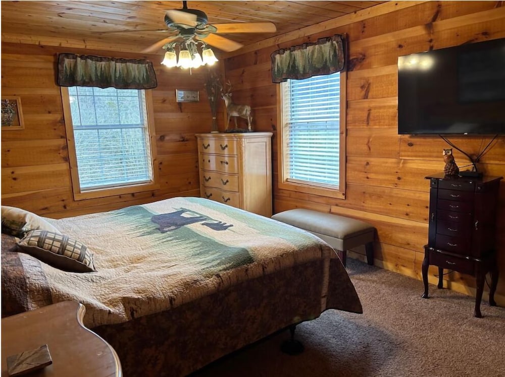 Riverside Retreat 4 Bedroom Cabin