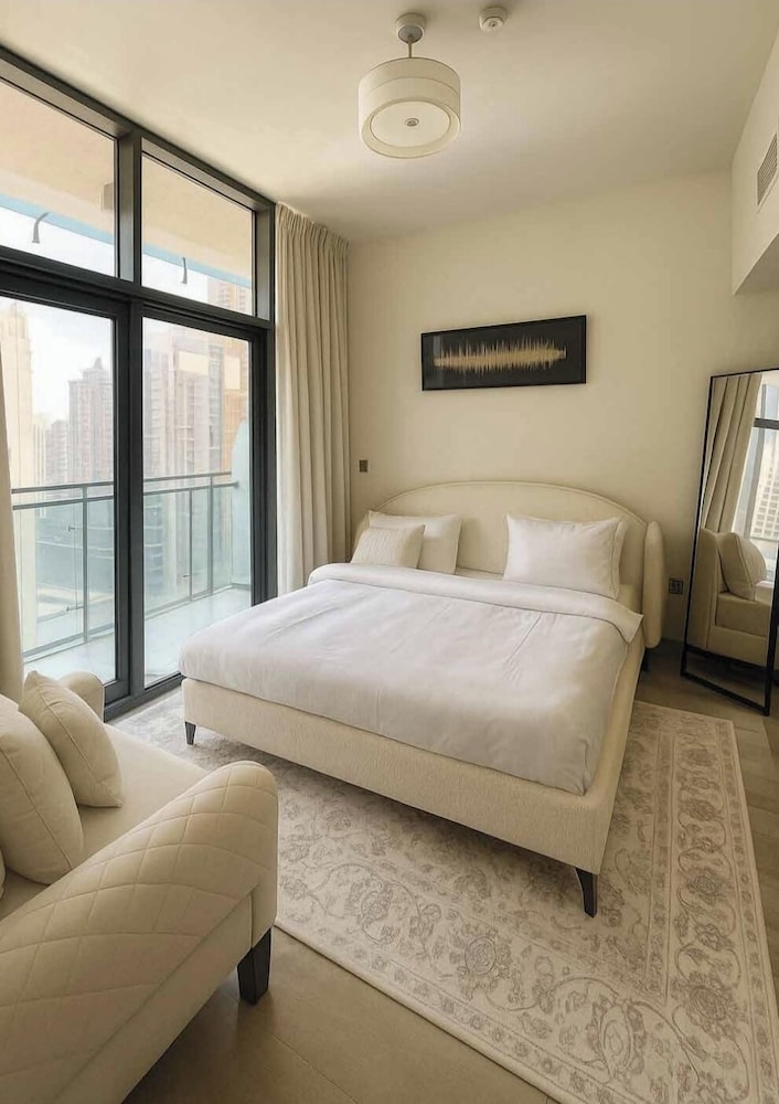 1BHK near metro. BusinessBay. Mera. 2209