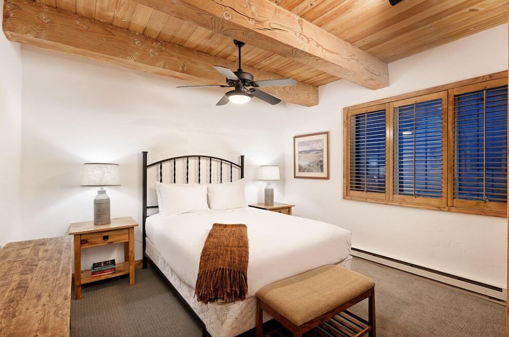 Chateau Eau Claire & Roaring Fork by Frias Properties