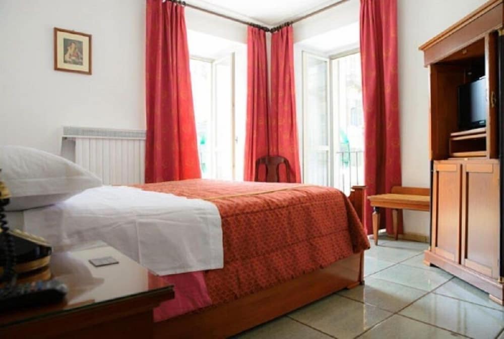 Hotel Napoleon - Image 1