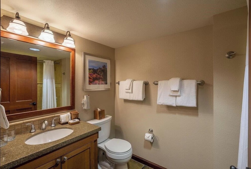 1BR Condo w/ Access to Resort Pools, Spa & Gym