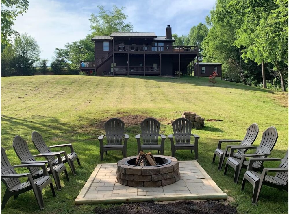 Riverside Retreat 4 Bedroom Cabin