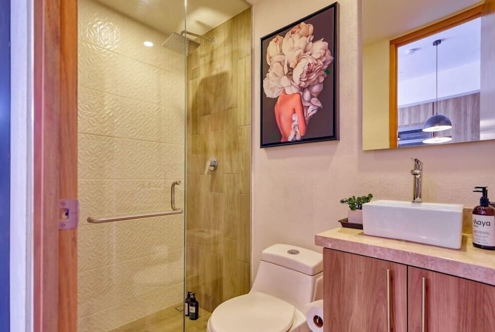 Cozy 1Br Apt - Pool - Gym - 2 Min to the Beach