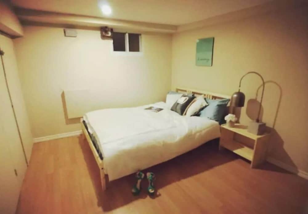 3 Bedroom Suite near Kensington Market - Unit 2 - Image 4