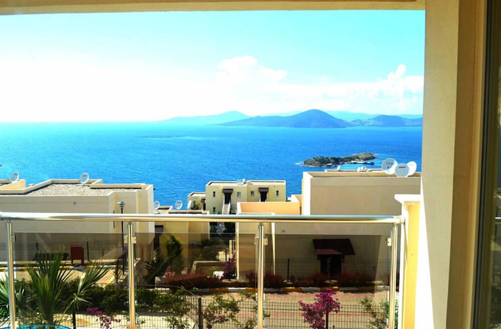 2 Bedroom Apartment Sea View 5 by Likya Global