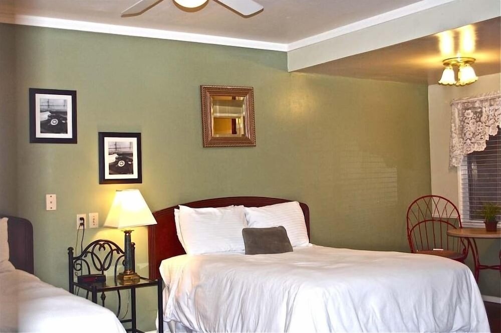 Bishop Vacations - El Rancho Motel - Property Image 31