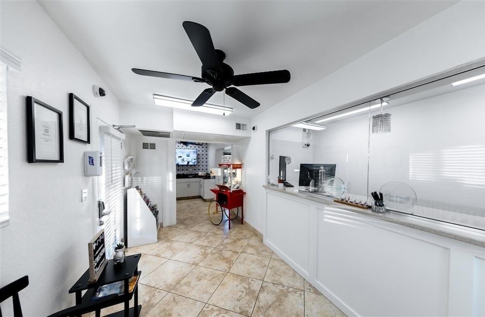 128 Fully Furnished 1BR Suite-Prime Location! by RedAwning - Property Image 2