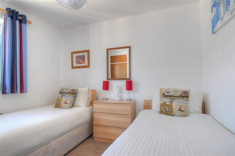 4 Bay View Court