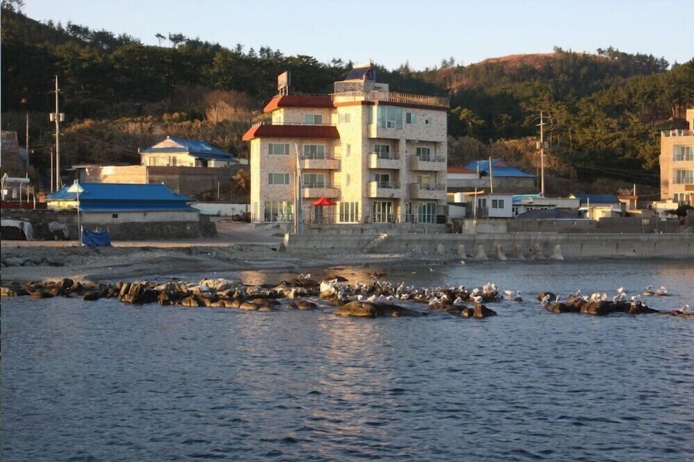 Damoa Pension