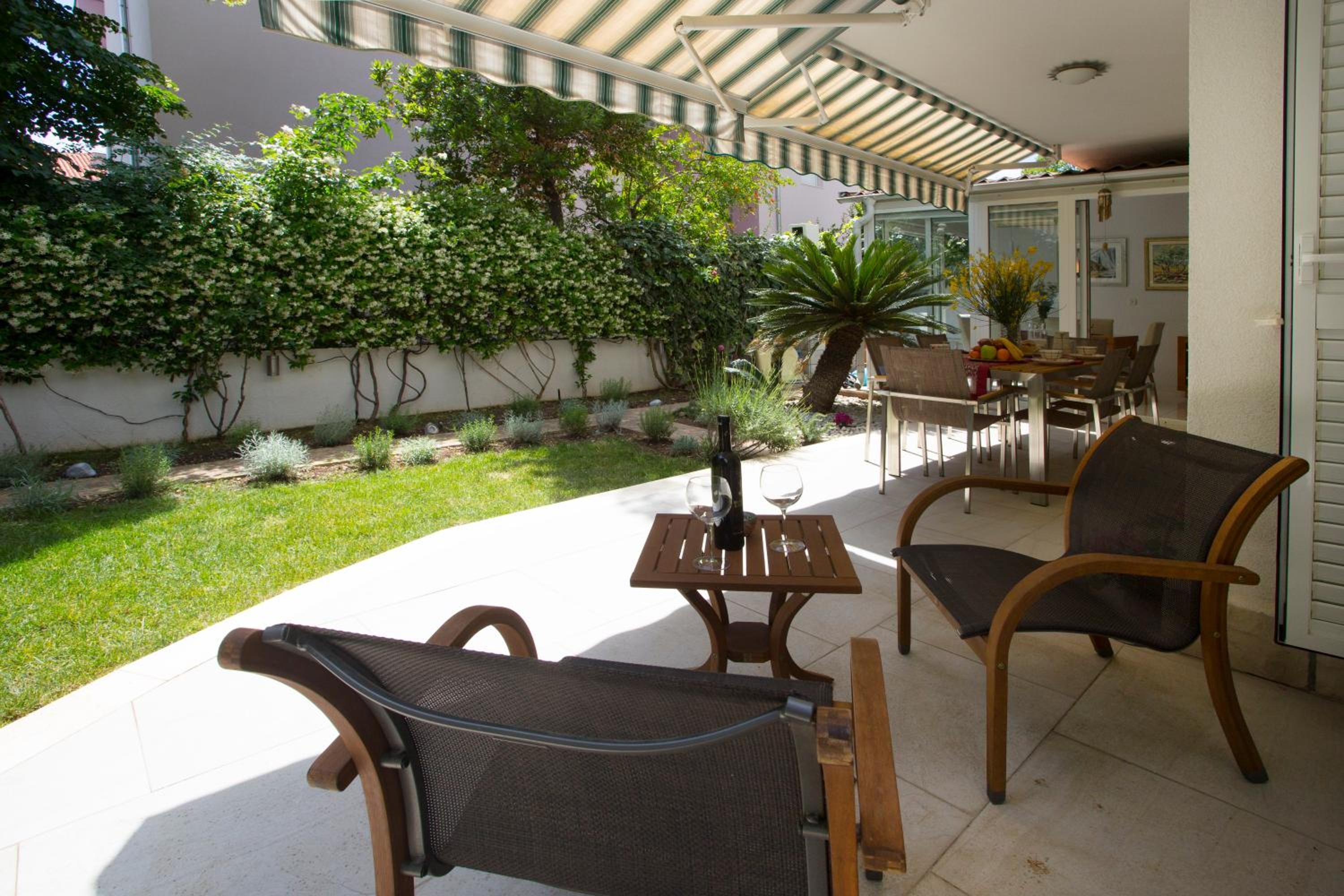 Deluxe apartment Lea with large garden