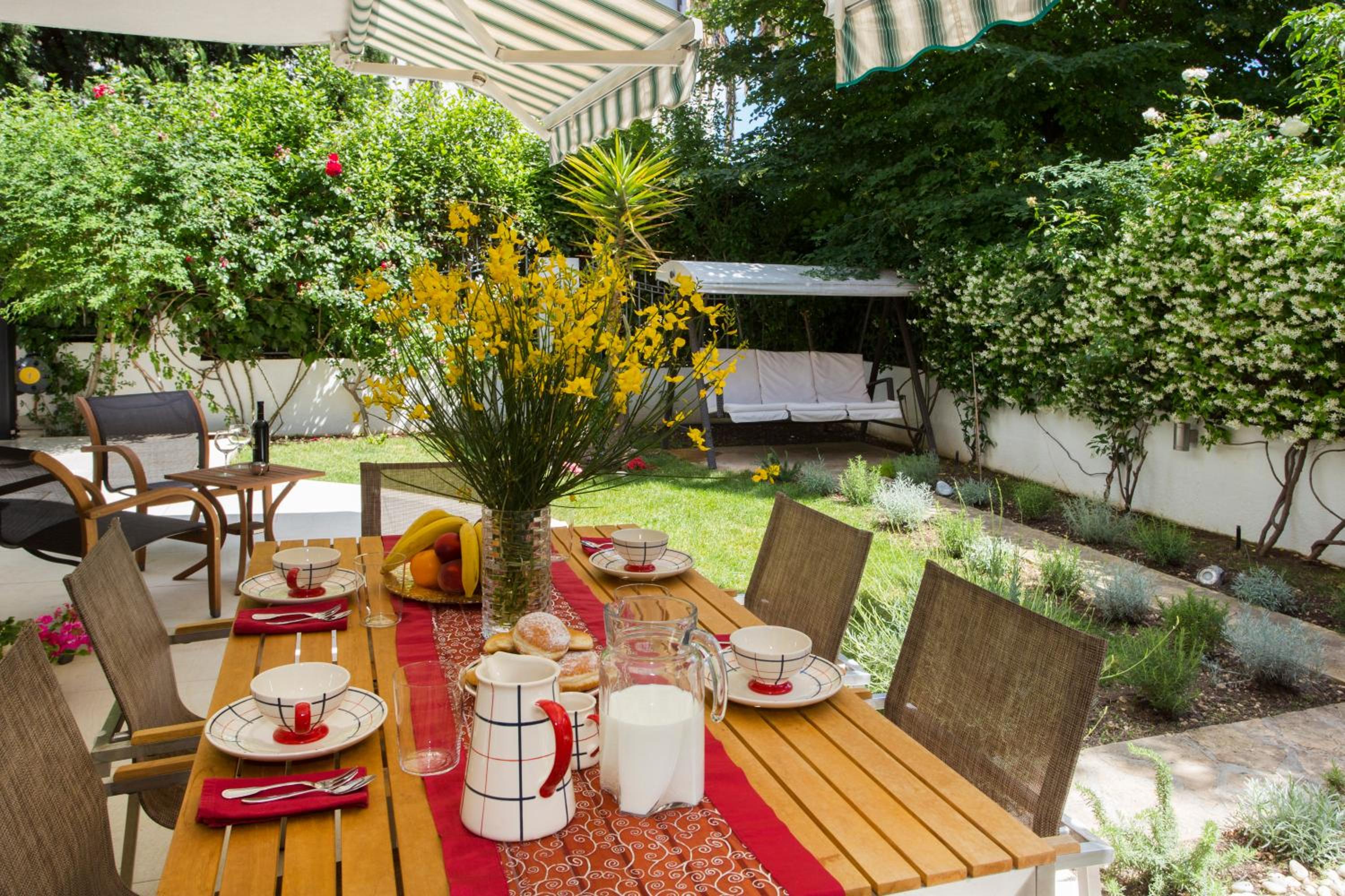 Deluxe apartment Lea with large garden