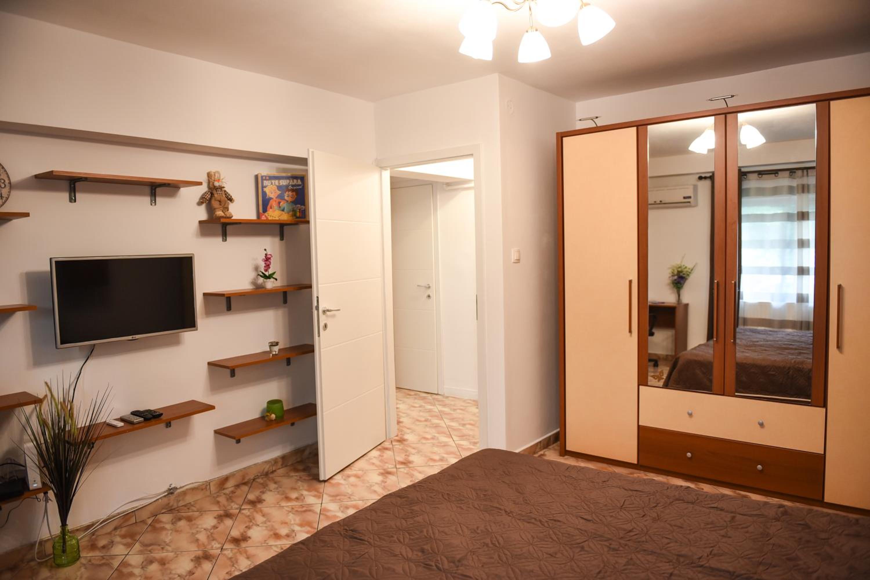 Chic Apartment Near City Center view 3