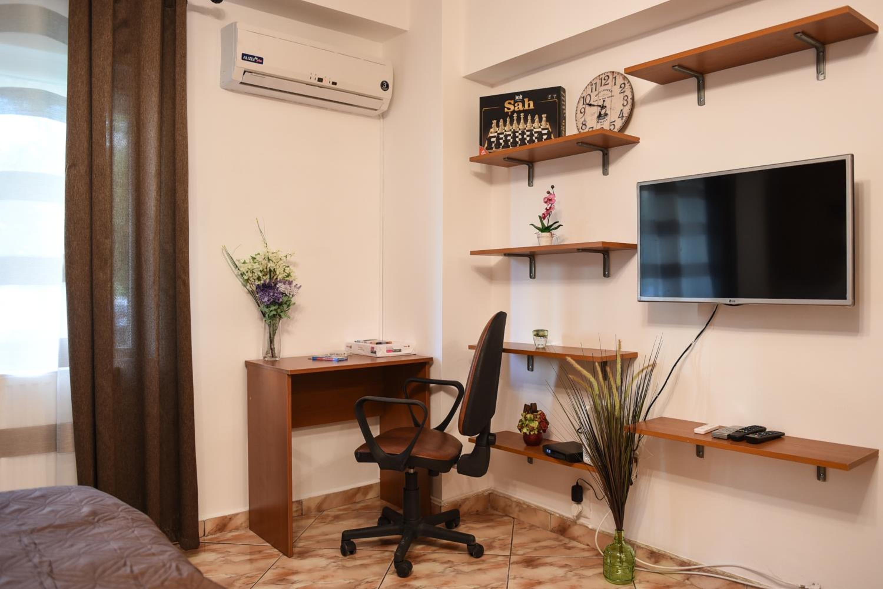 Chic Apartment Near City Center view 5