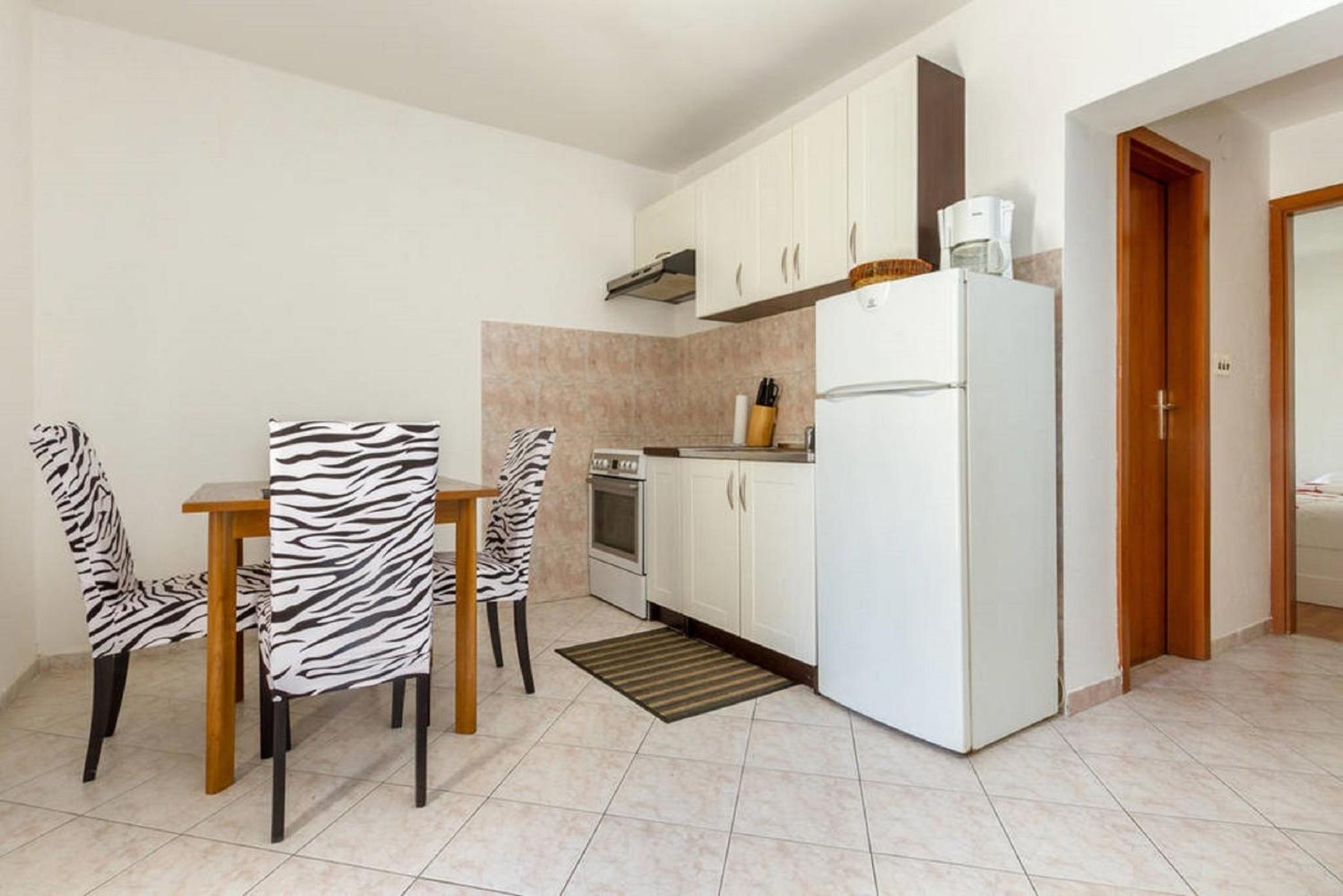 Apartments Marasovic - Roko view 3