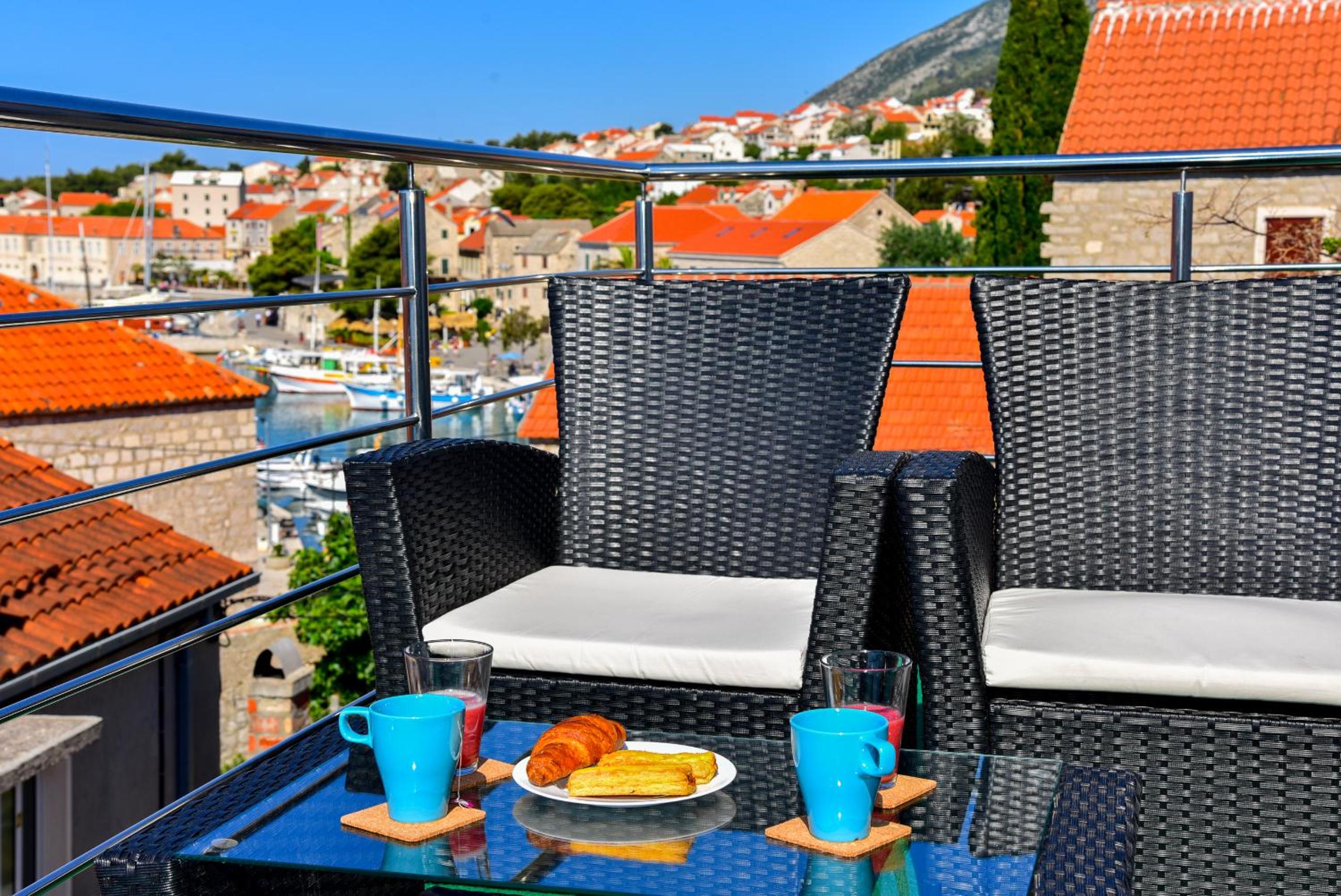 Sea Pearl Residence - Top beachfront location apartments in Bol centre