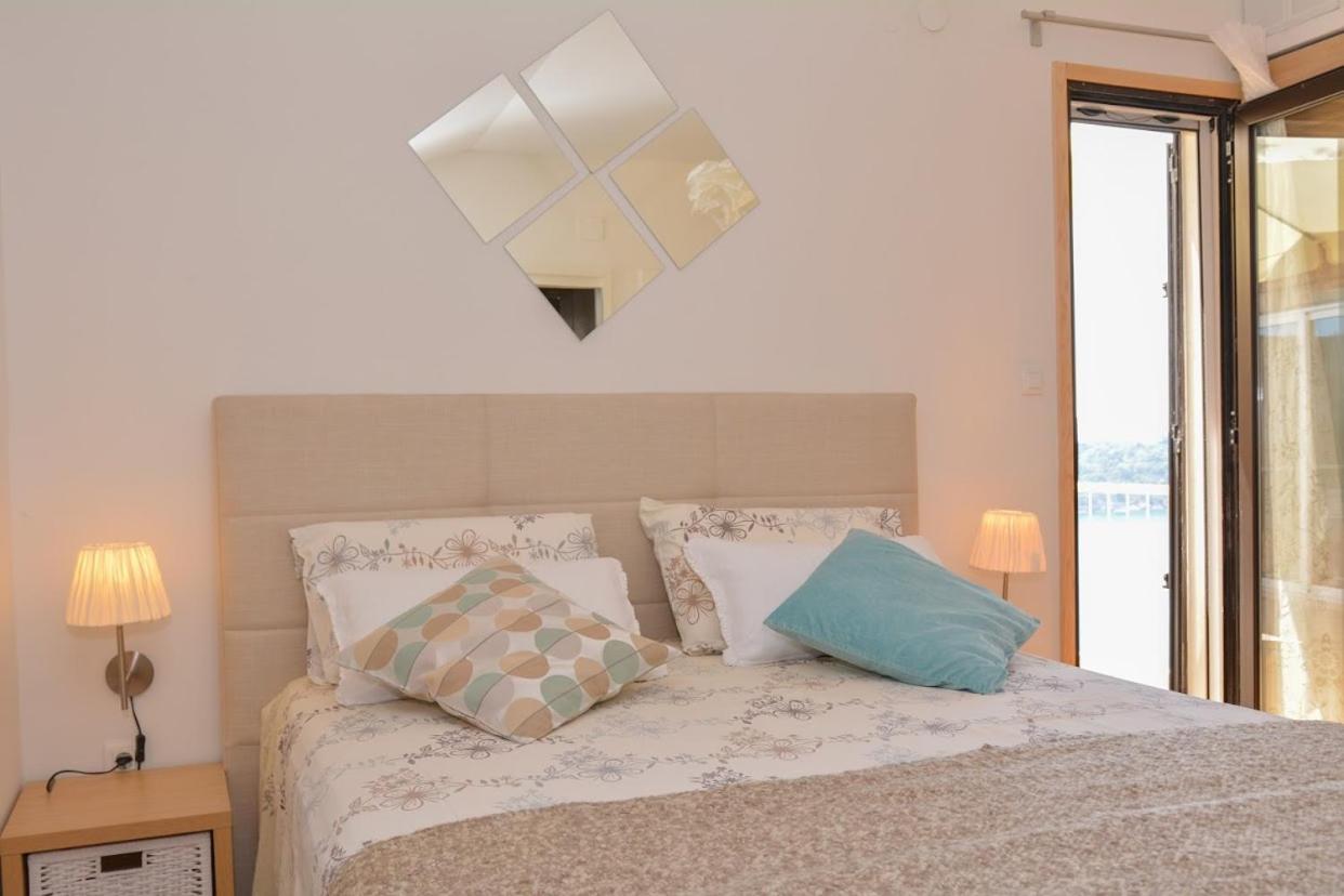 Apartment and room Sveti Jakov