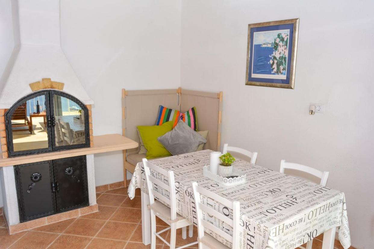 Apartment and room Sveti Jakov
