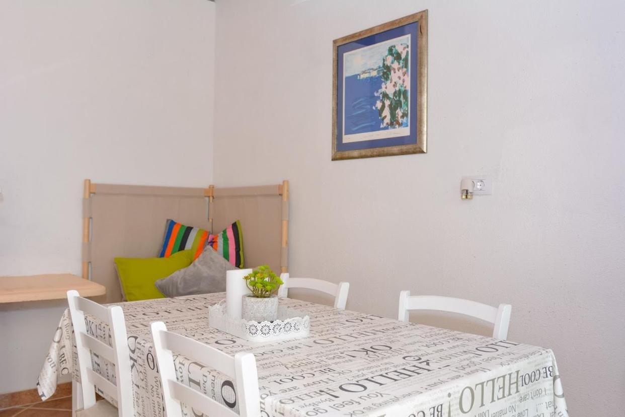 Apartment and room Sveti Jakov