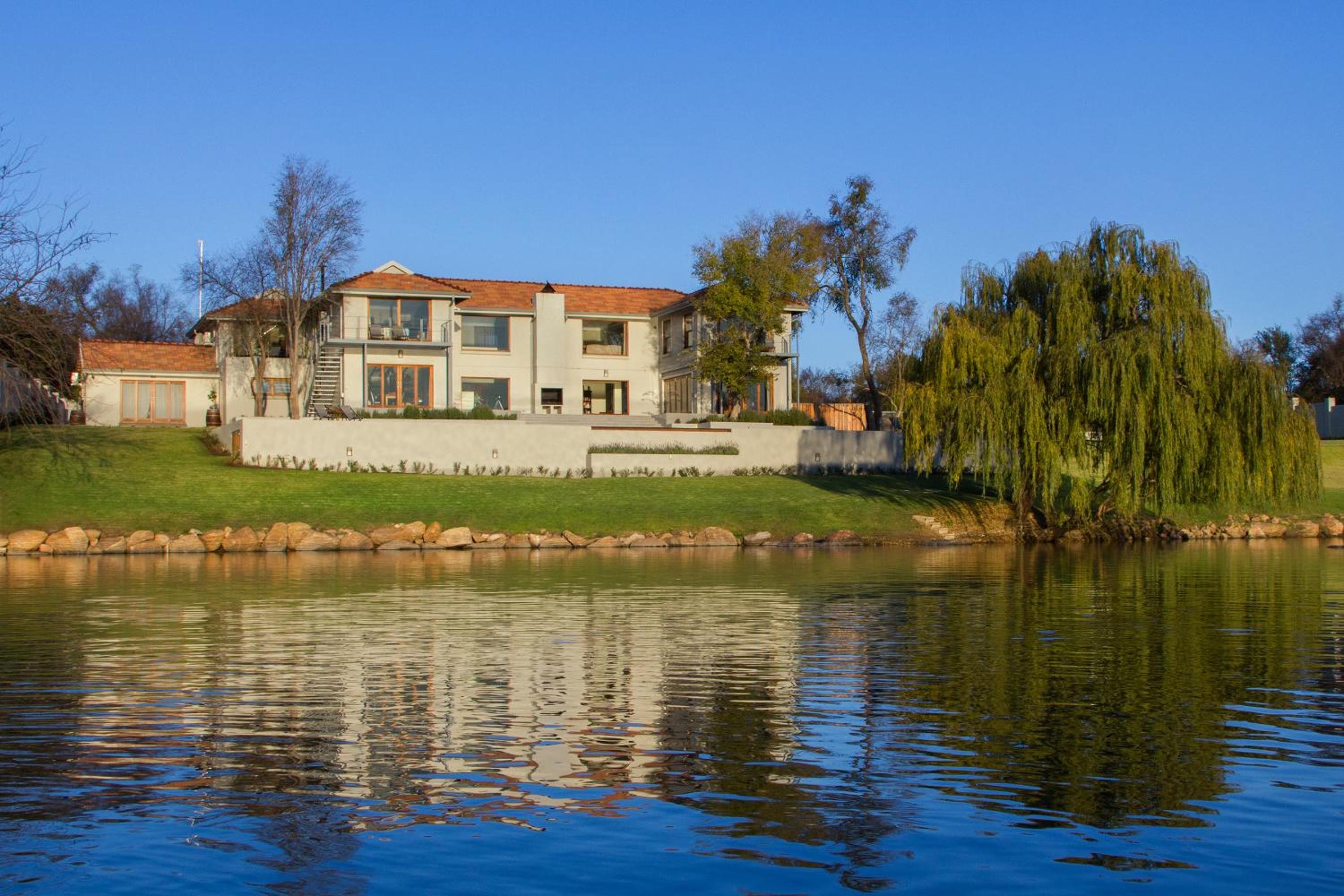 Rus & Vrede on Vaal
