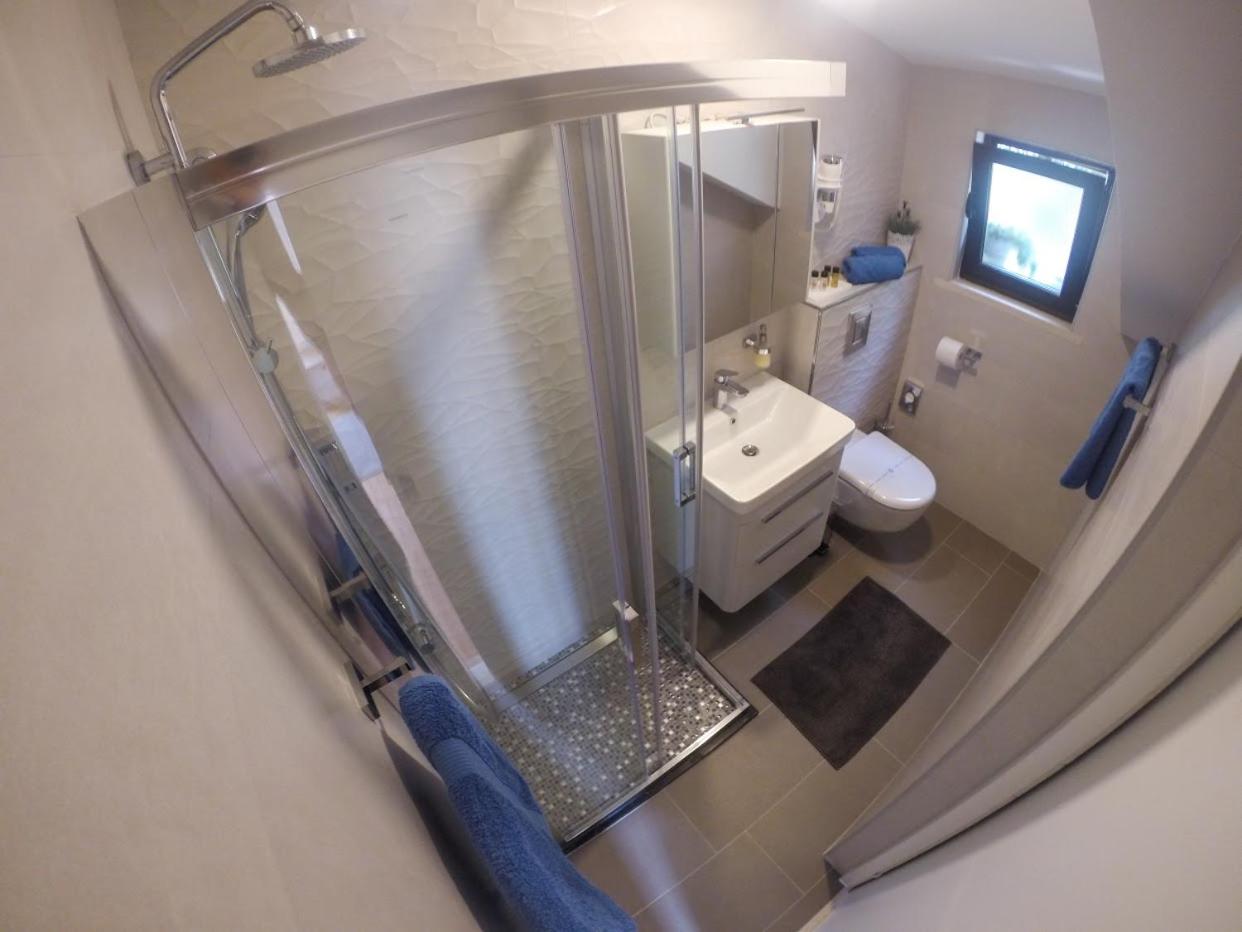 Apartment and room Sveti Jakov