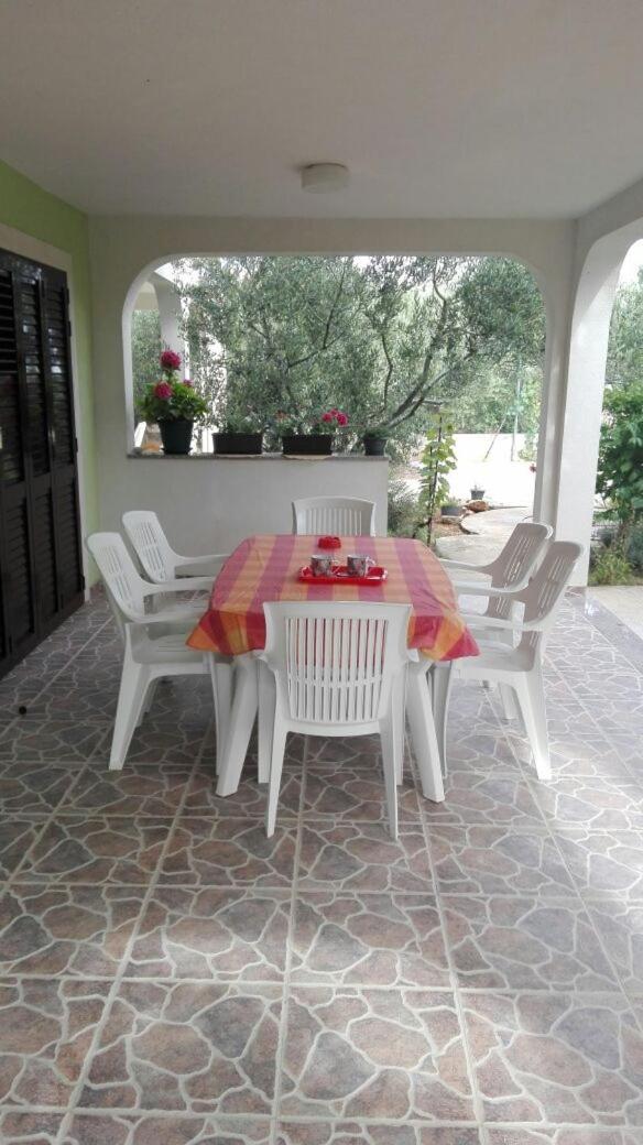 Photo 8