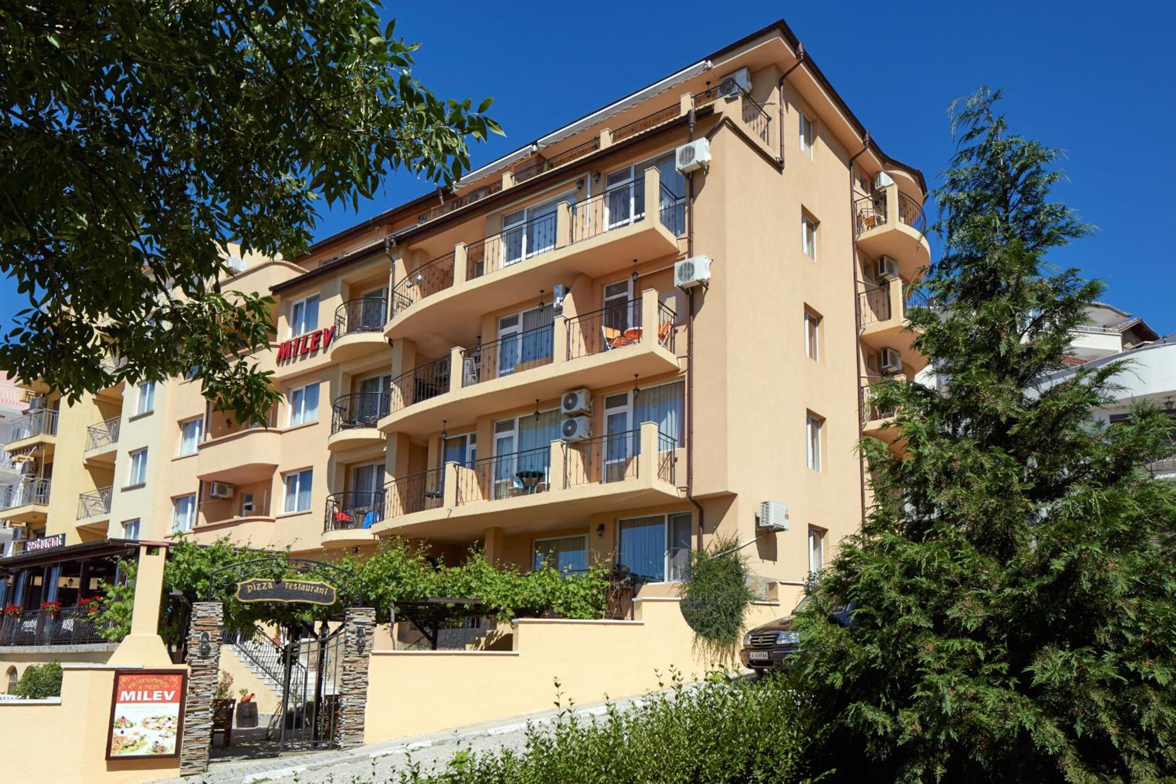 Hotel Family Hotel Milev - Image 1