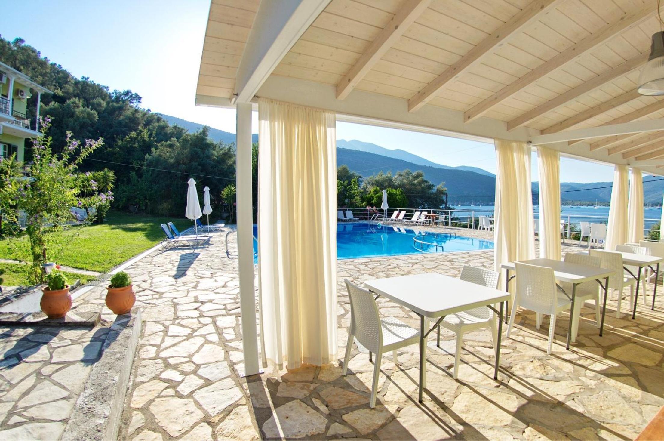 Vliho Bay Suites & Apartments