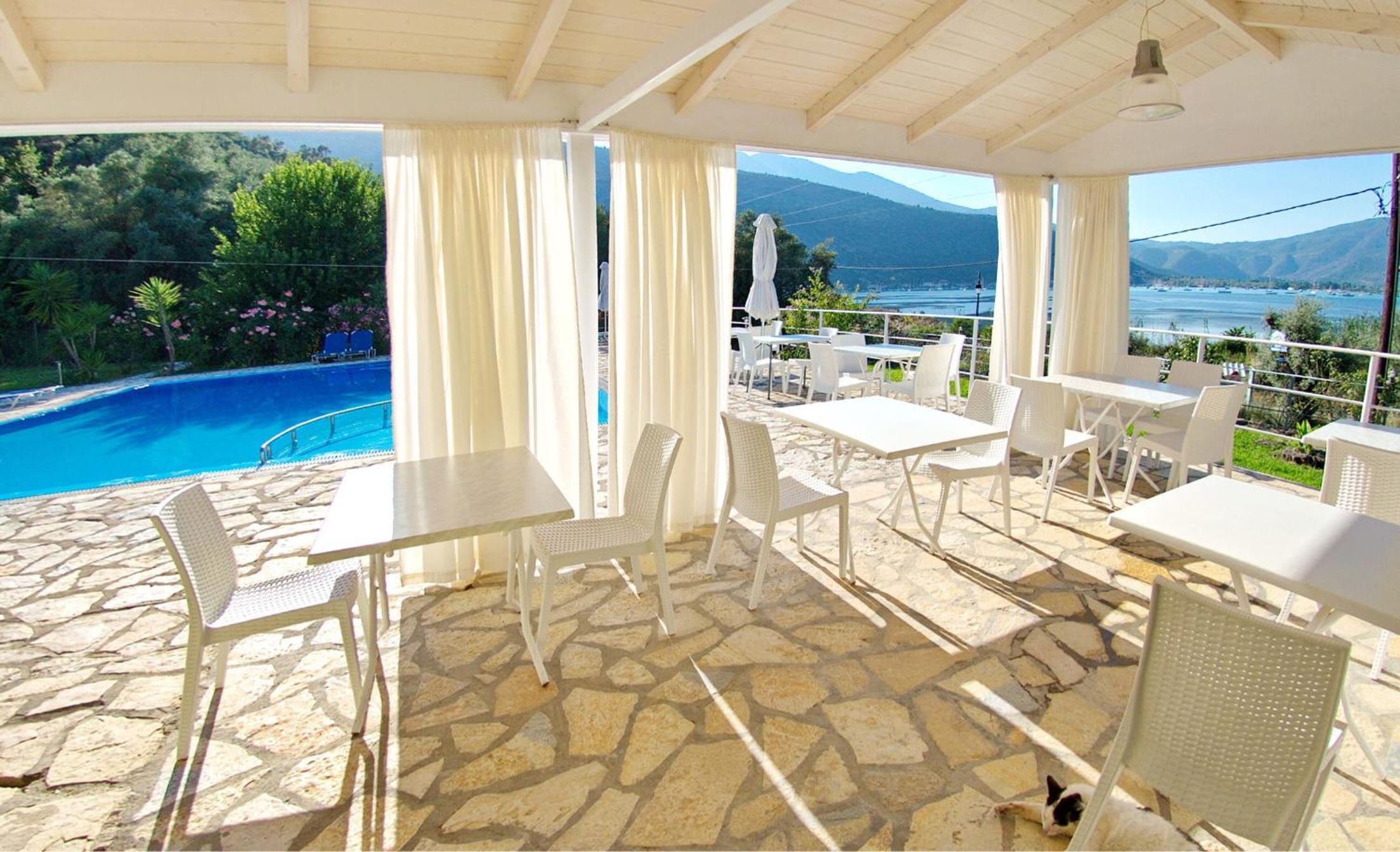 Vliho Bay Suites & Apartments