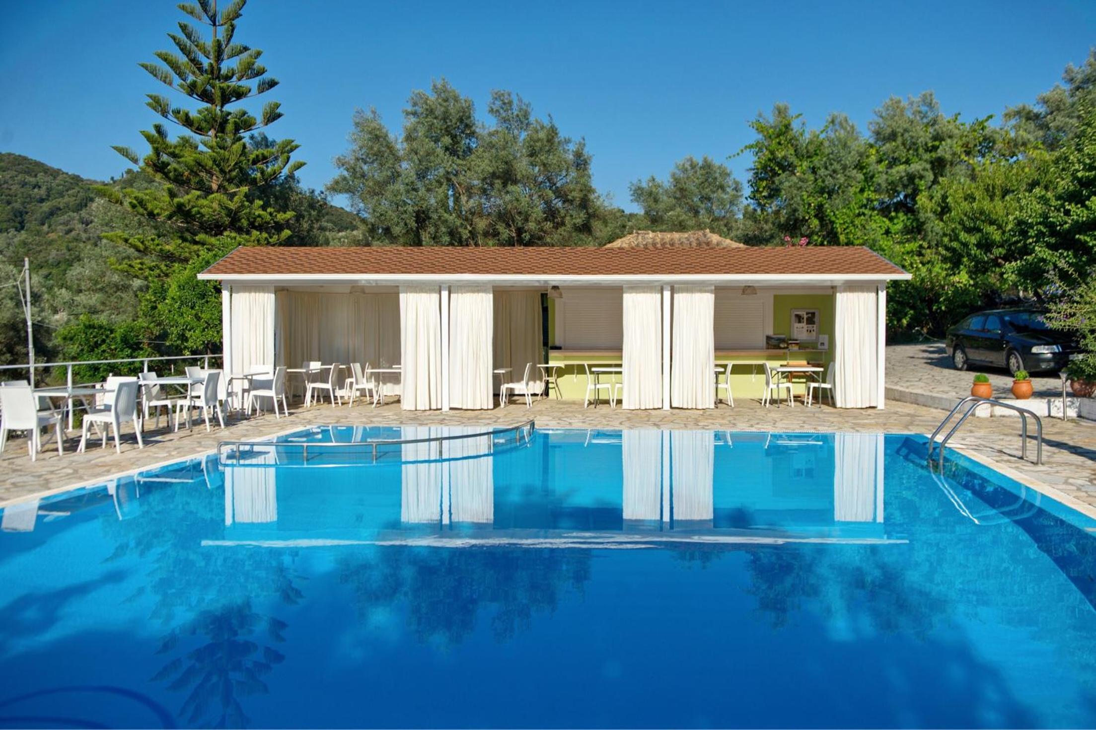 Vliho Bay Suites & Apartments