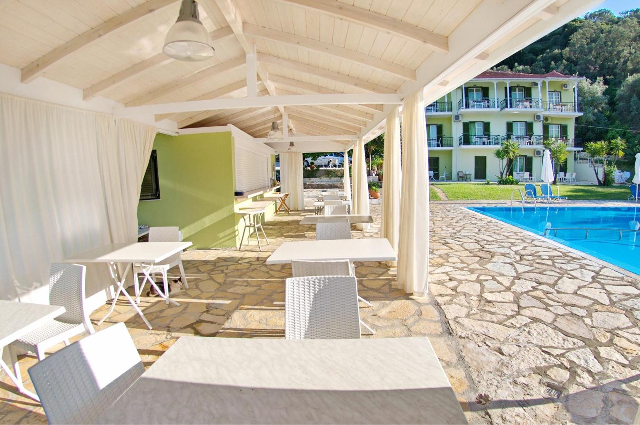 Vliho Bay Suites & Apartments