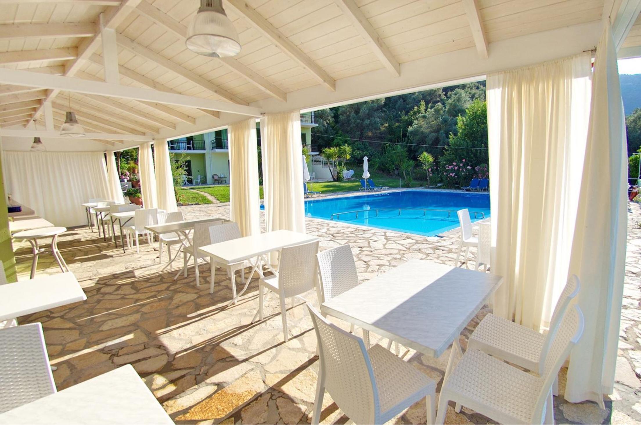 Vliho Bay Suites & Apartments