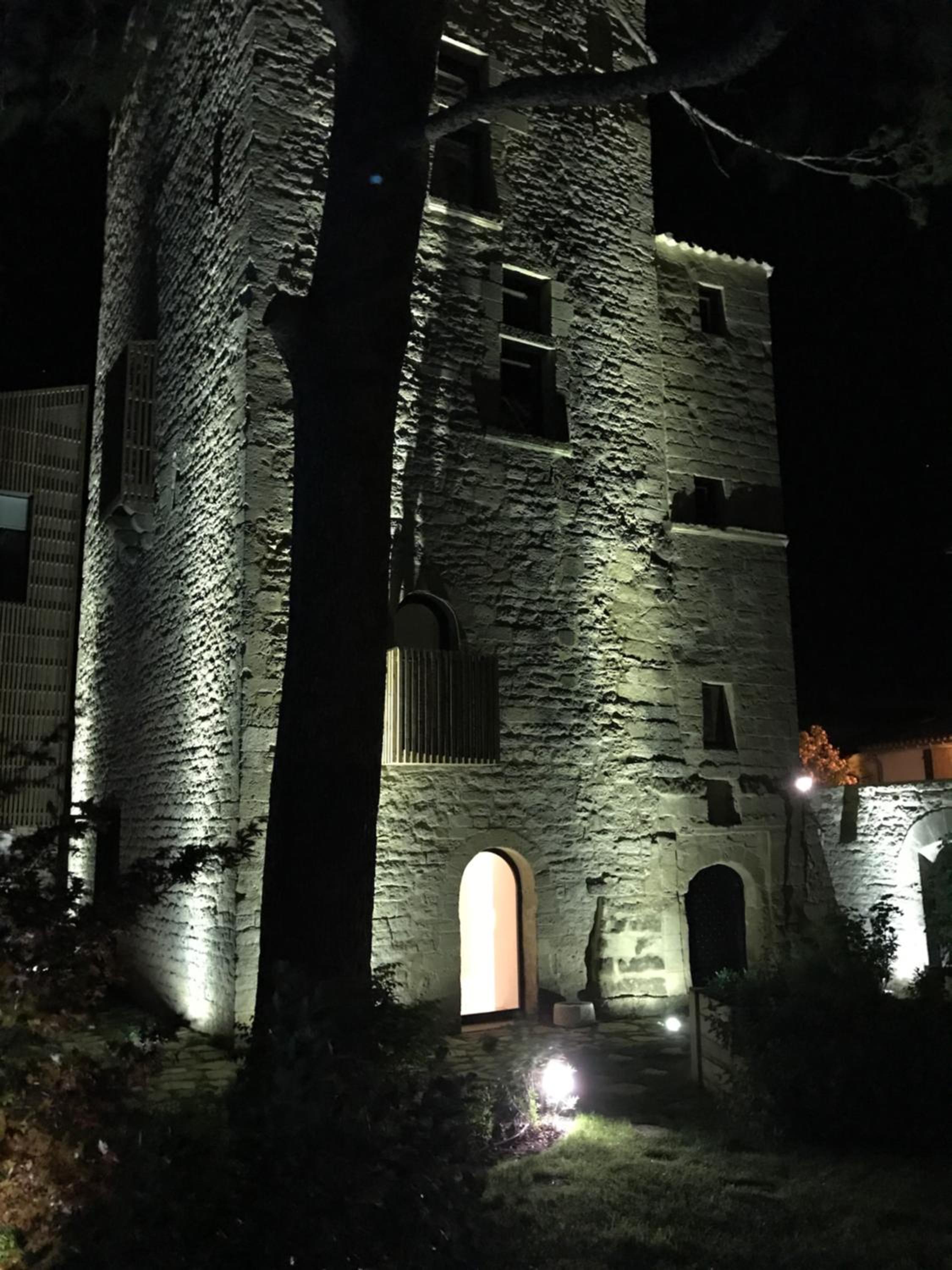 Tour Sarrazine de Montaren