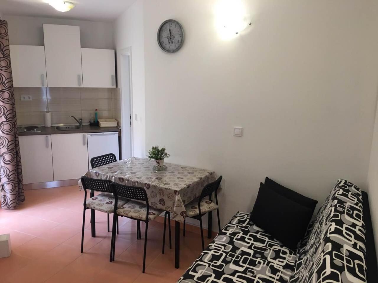 Apartments Bobbi view 5
