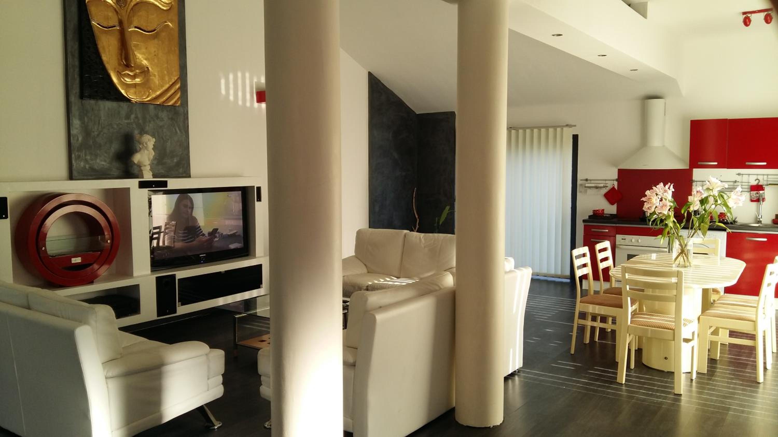 Holidays in Paris Loft design & atypique avec jardin 2